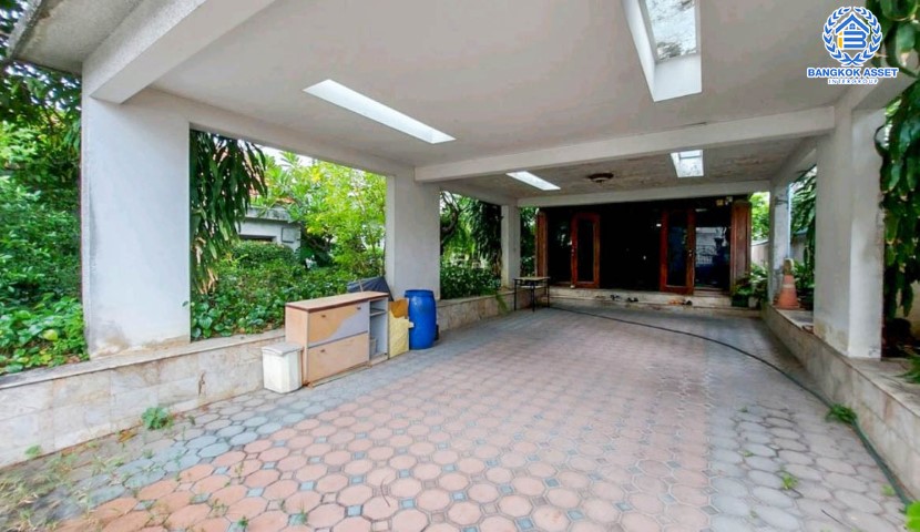 *****บ้านเดี่ยวมือสอง ใจกลางกรุงเทพฯ ซอยจรัญสนิทวงศ์71 จรัญสนิทวงศ์ เนื้อที่กว้างขวางมากถึง 211 ตร.ว. ฟังก์ชัน 6 ห้องนอน 6 ห้องน้ำ ที่จอดรถ 7 คัน บ้านสวยหลังใหญ่  สไตล์โดดเด่นเหนือกาลเวลา ภายในตกแต่งเป็นเอกลักษณ์ด้วยหินอ่อนจากอิตาลี บนทำเลแห่งการเดินทาง ใกล้รถไฟฟ้าสายสีน้ำเงิน "สถานีบางพลัด" และทางด่วน "ศรีรัช" จองด่วน!